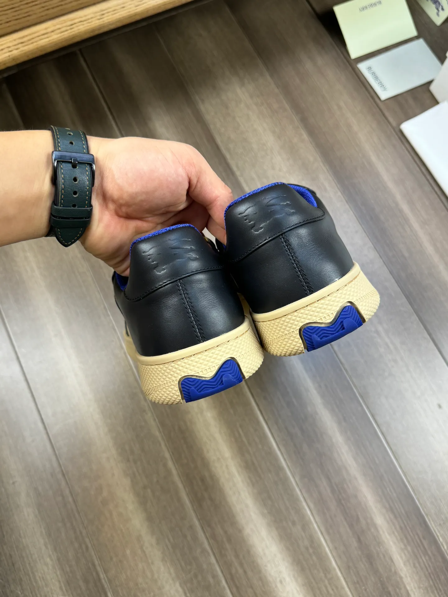 [BURBERRY] Burberry P400💰 - High-end quality original order 🔍🔍🔍 - Upper: imported 🔝 Nappa calfskin, tongue brand cloth label - Inner lining: canvas lining - Outsole: rubber; two-color molded outsole - Super high quality control and fine workmanship: highlighted (high-end, extravagance, grade) -Size: 38-44 (Male 45, can be customized)